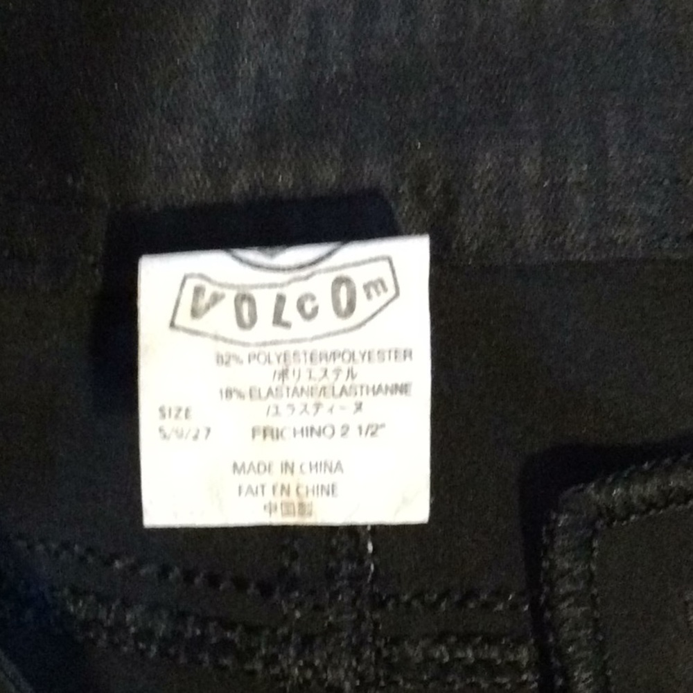 Volcom shorts - Picture 2 of 3